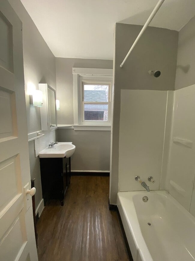 Building Photo - NEWLY RENOVATED 3 BEDROOM IN THE HEART OF ...