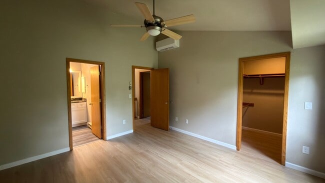 Building Photo - Great Townhome in Mid Town Fort Collins