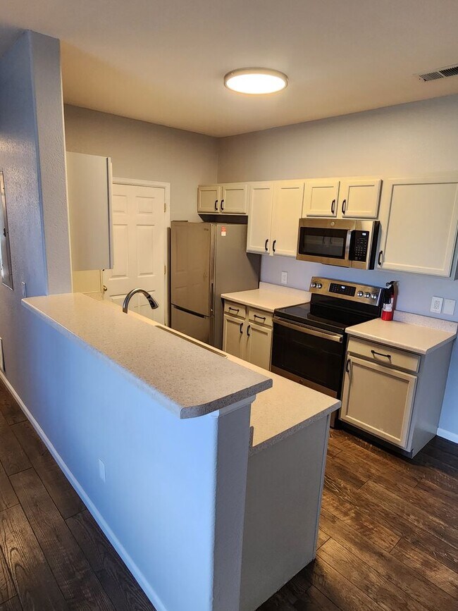 Building Photo - Amazing first floor condo in Littleton!!