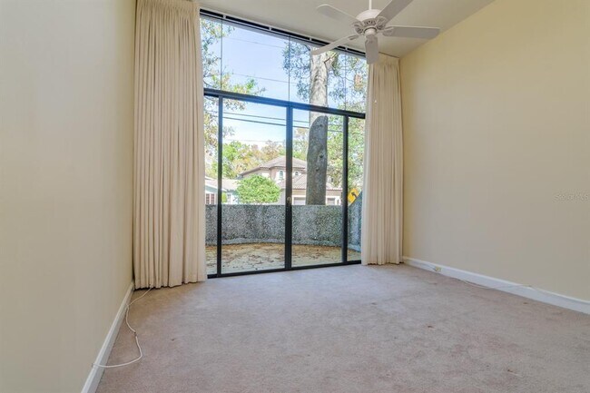 Building Photo - 2540 W Palm Dr