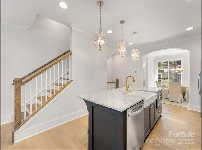 Building Photo - A cozy and spacious 4-bedroom, 5-bath home...
