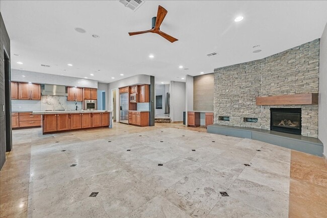 Building Photo - Fully Upgraded 5 Bedroom 4.5 Bathroom in Guard Gated Foothills Community!