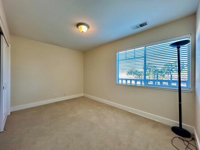 Building Photo - 826 Chynoweth Ct