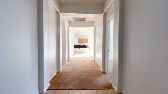 Building Photo - Great single story home 4 beds 3 baths in ...