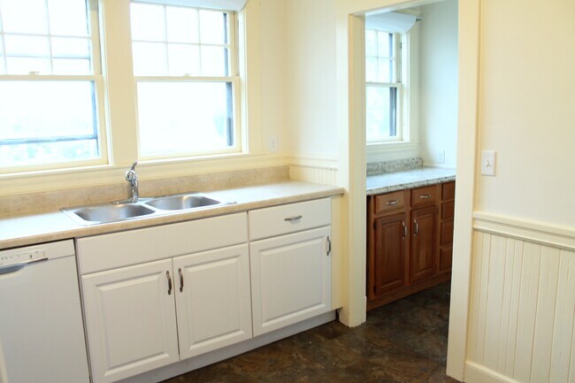 Building Photo - 6 Pleasant St