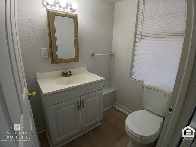 Building Photo - Updated 3 Bedroom Glen Ellen Home, Available Now!