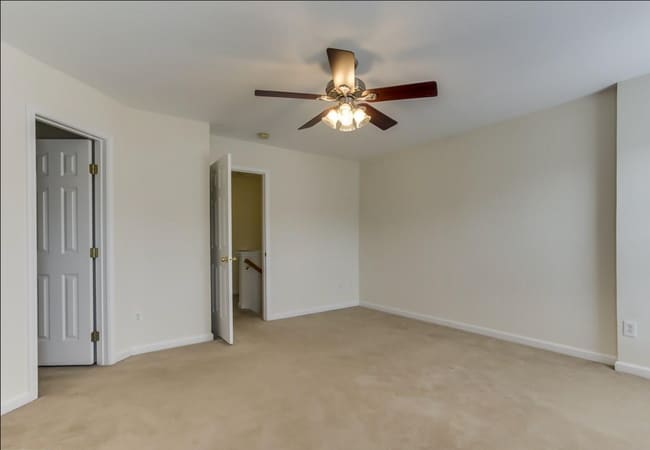 Building Photo - 259 Hadley Commons Dr
