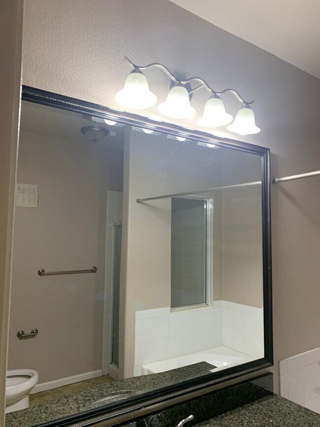 Building Photo - Beautiful 3 bedroom Condo in Summerlin- 2 ...