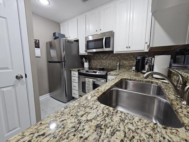 Building Photo - 208 Westlake Ct