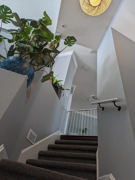 Building Photo - 3046 Pointeview Dr