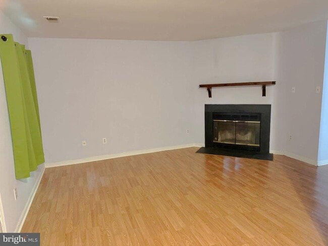 Building Photo - 319 Frederick Dr