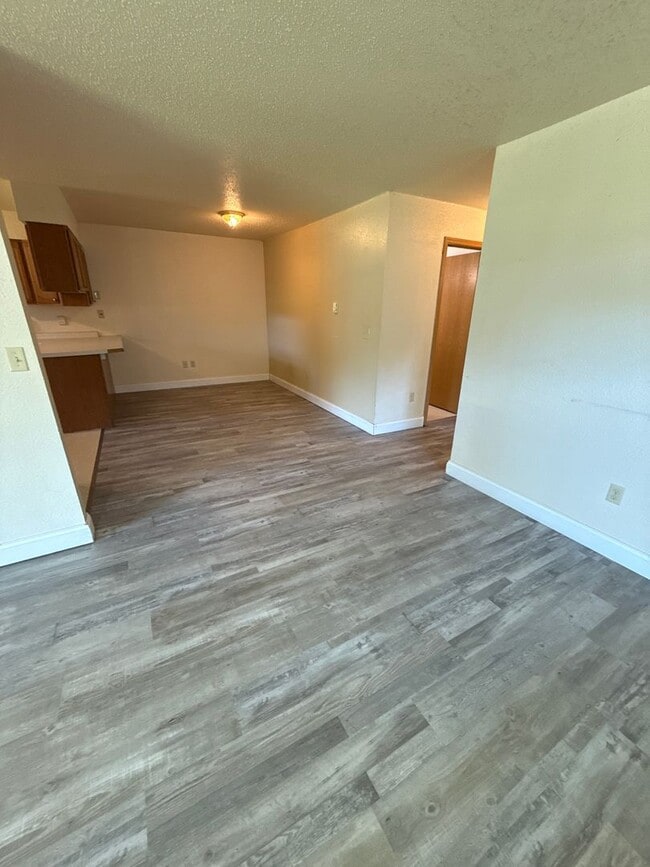 Building Photo - 1407 7th Ave SW