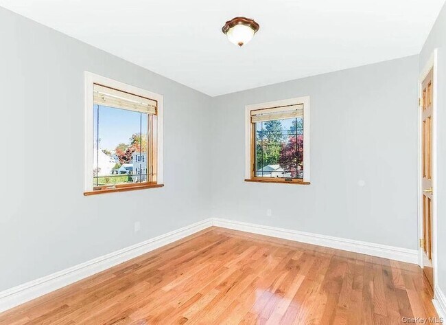 Building Photo - 113 Maple Pl