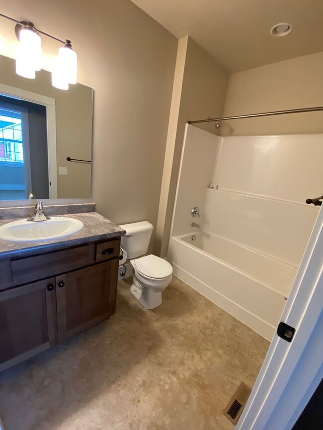 Building Photo - Beautiful 3-Bed, 2-Bath Home in The Arbors Subdivision