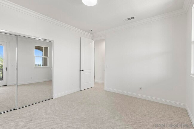 Building Photo - 6338 Huntington Dr