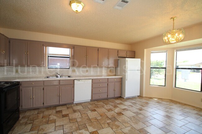 Building Photo - 2804 Derby Dr