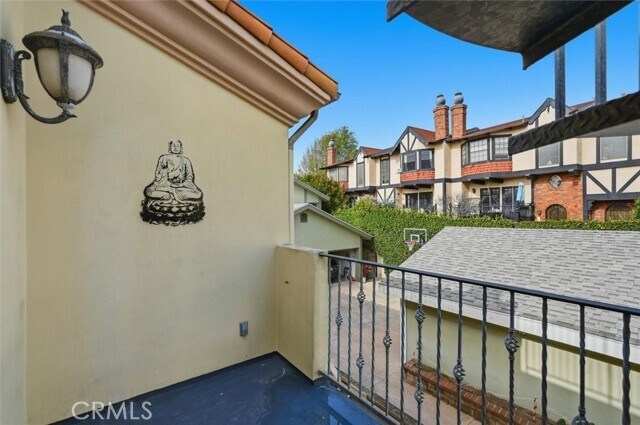 Building Photo - 233 S Irena Ave