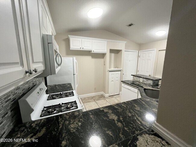 Building Photo - 13810 Sutton Park Dr N
