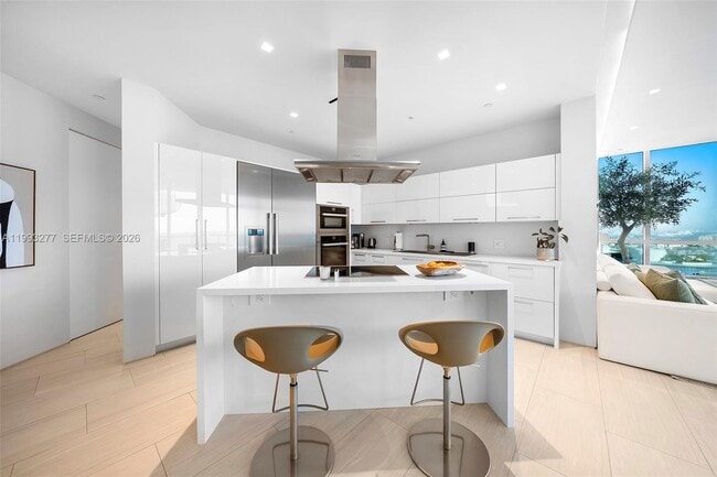 Building Photo - 100 South Pointe Dr