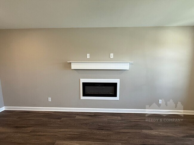Building Photo - 9675 Bloomington Circle S