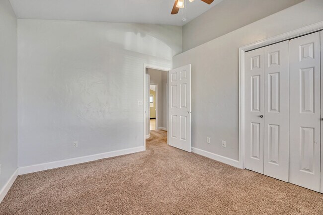 Building Photo - 8913 N Pine Hollow Dr