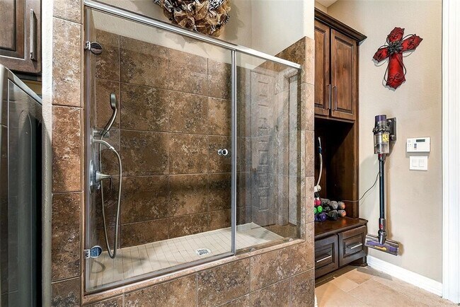 Building Photo - 2911 S Saddlebrook Ln