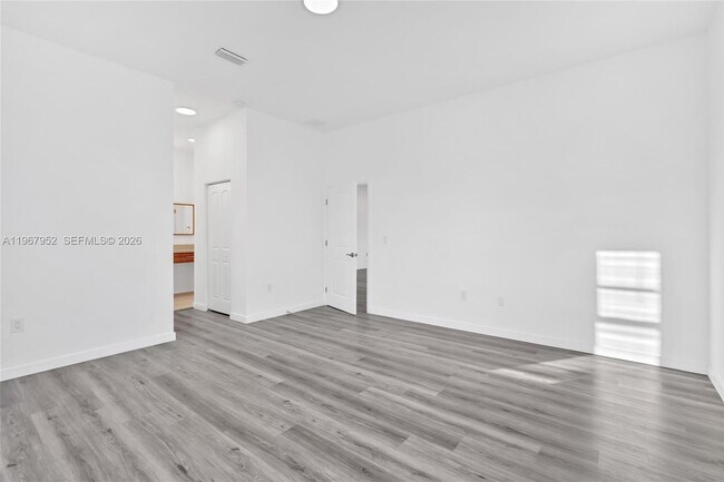 Building Photo - 719 Little Rock St E