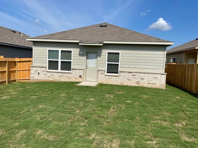 Building Photo - Four Bedroom | Two Bath Home in Scott's Ho...