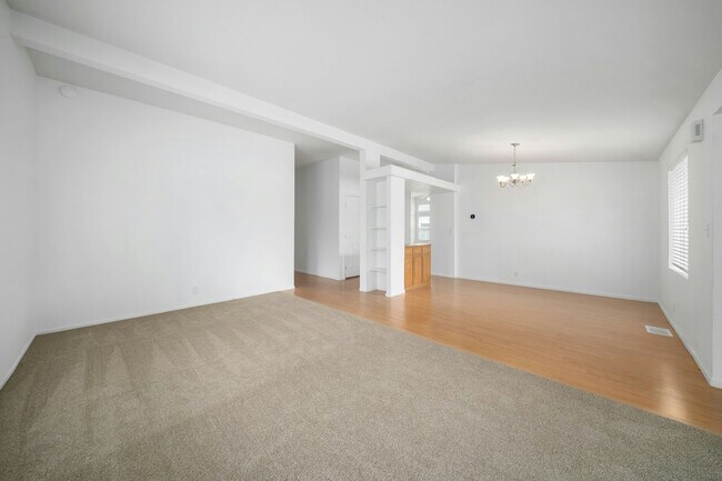 Building Photo - 351 Lark Dr