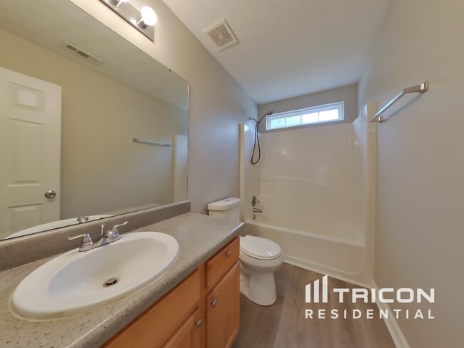 Building Photo - 264 Silver Ridge Dr
