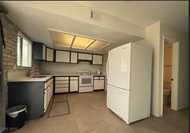 Building Photo - 5247 Lisagayle Ct