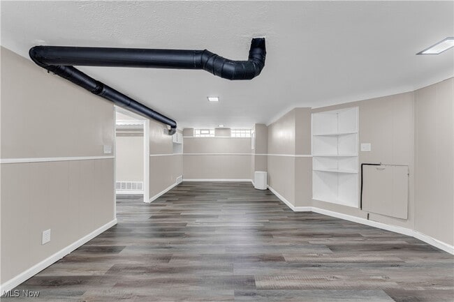 Building Photo - 14705 Krems Ave