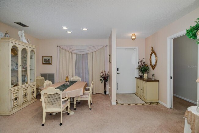 Building Photo - 8015 San Fernando Dr