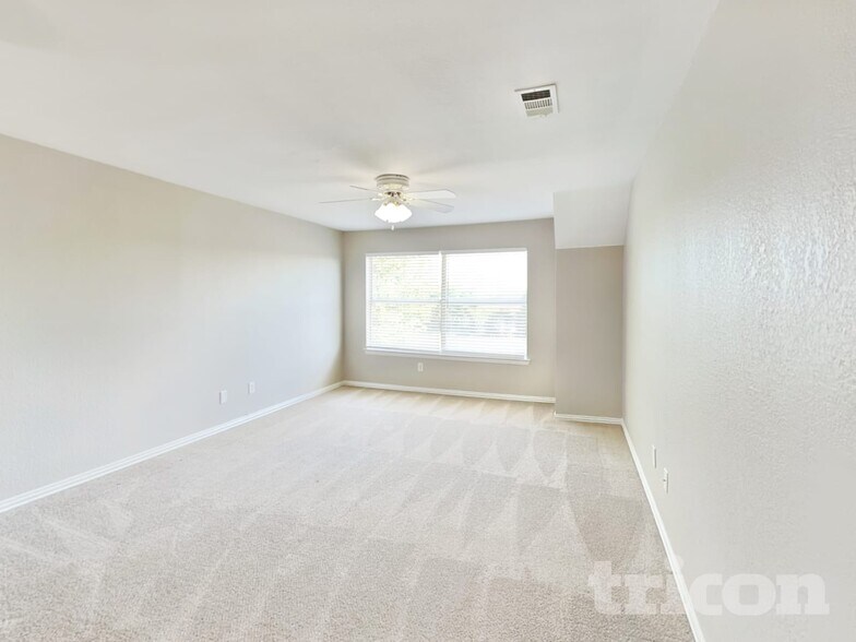Building Photo - 523 Pinnacle Dr