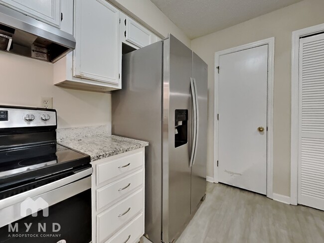 Building Photo - 10983 Morning Dove Dr