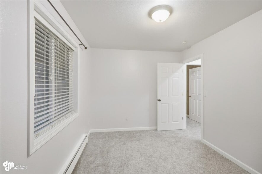 Building Photo - 1000 E Dellwood St