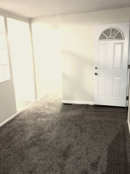 Building Photo - 605 21st St