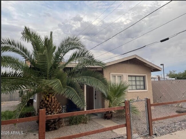 Primary Photo - 340 N 12th St