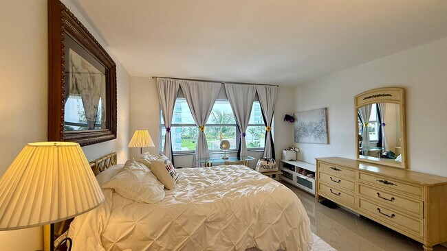 Building Photo - 1630 N Ocean Blvd