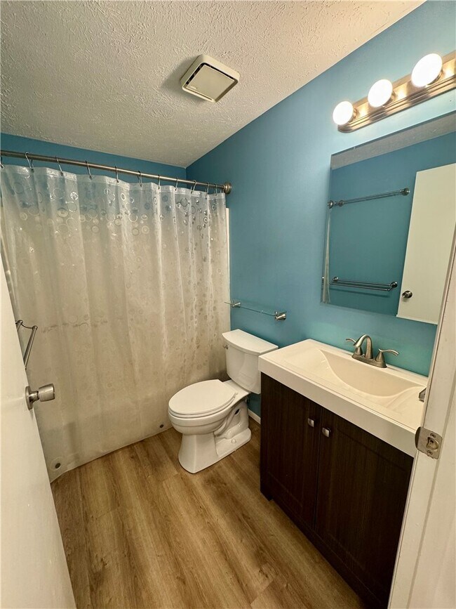 Building Photo - 5 Bramblewood Ln