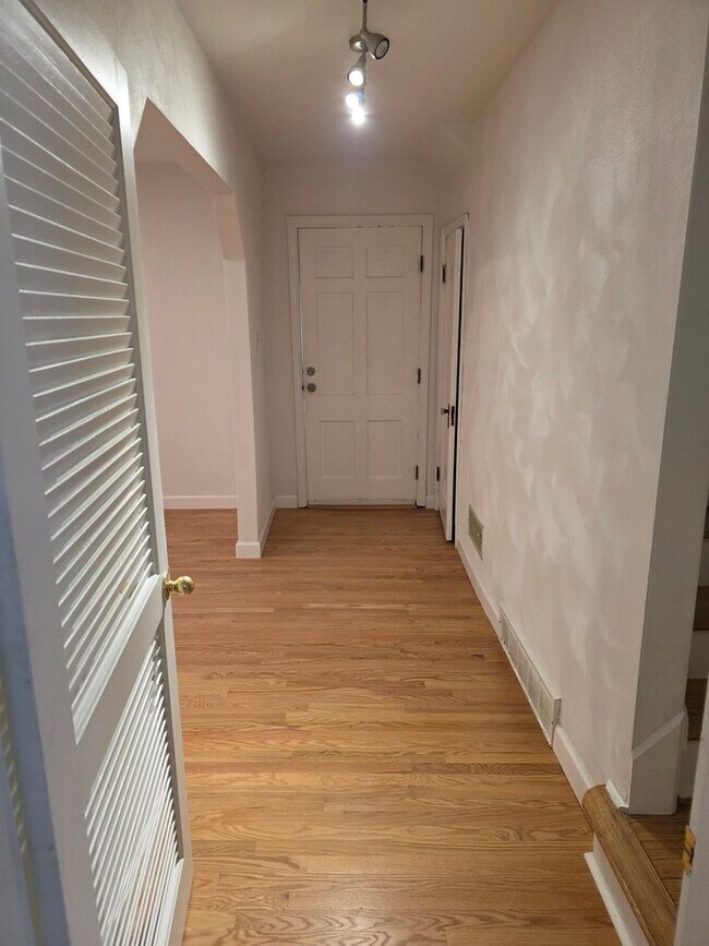 Building Photo - 7264 Northmoor Dr