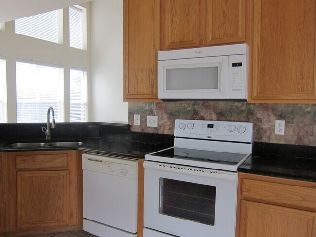Building Photo - Townhome For Lease in Plano