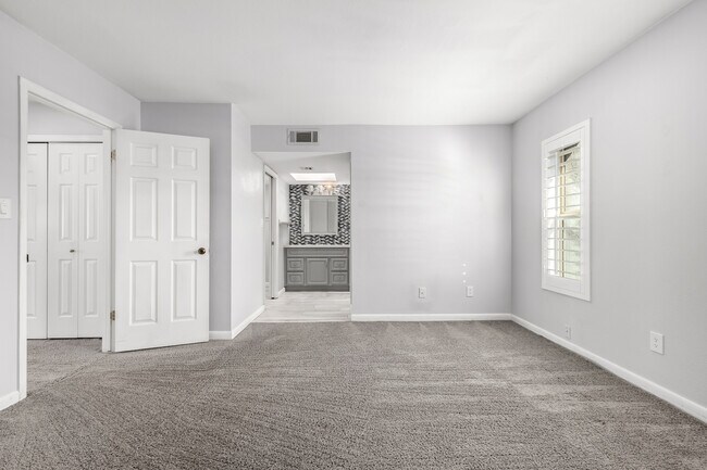 Building Photo - 4938 N 74th St