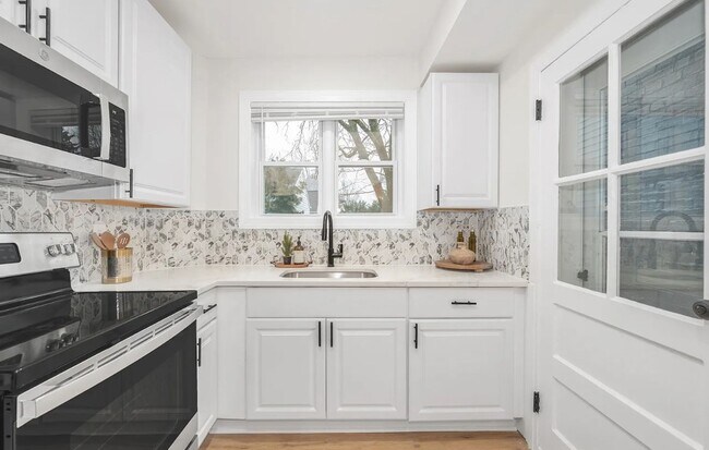 Building Photo - 206 Dill Ave