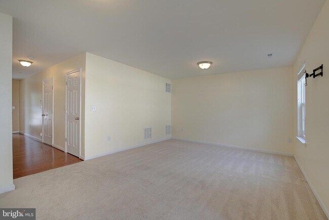 Building Photo - 105 Polo Way