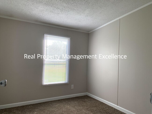 Building Photo - Quaint Renovated Home, Near Education Faci...