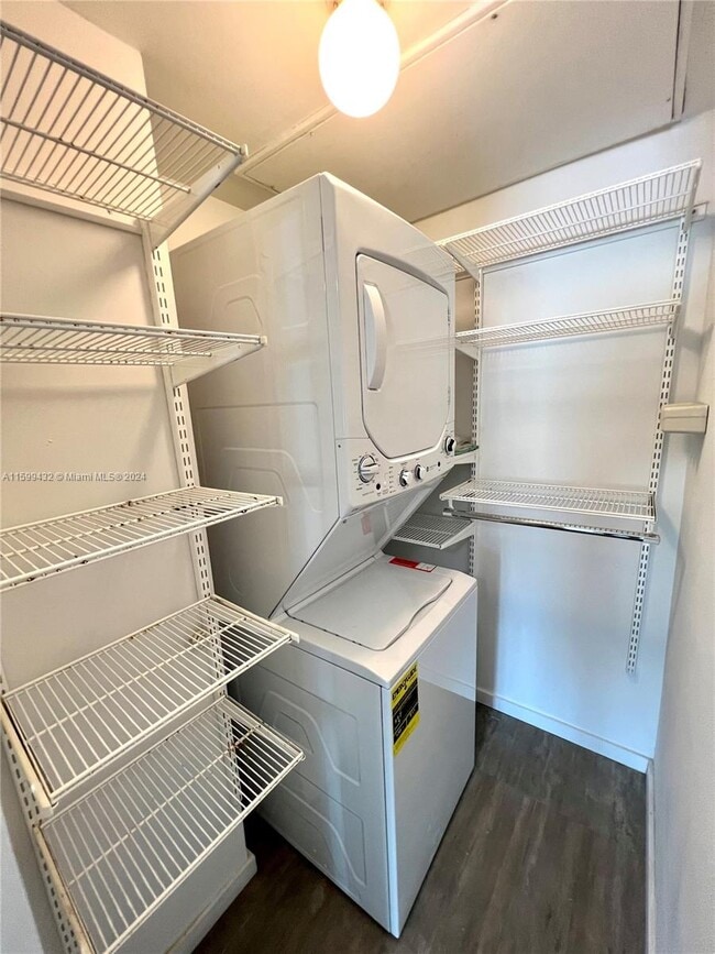 Building Photo - 1650 Brickell Ave