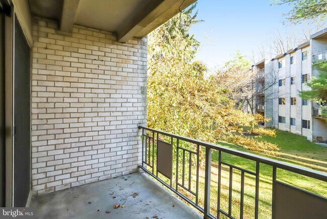 Building Photo - 12215 Braxfield Ct