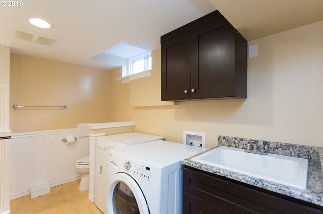 Building Photo - Coming Soon Sellwood-Moreland Two story, 3...