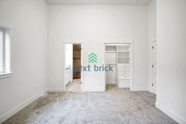 Building Photo - 3 Bed 2.5 Bath for Rent in Lake Forest Park!